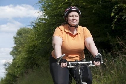 obézní žena na kole