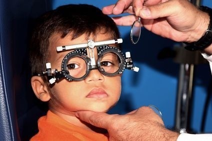 dítě u očního lékaře