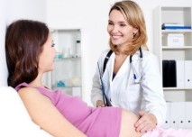 těhotná žena na lékařské prohlídce