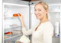 žena u lednice