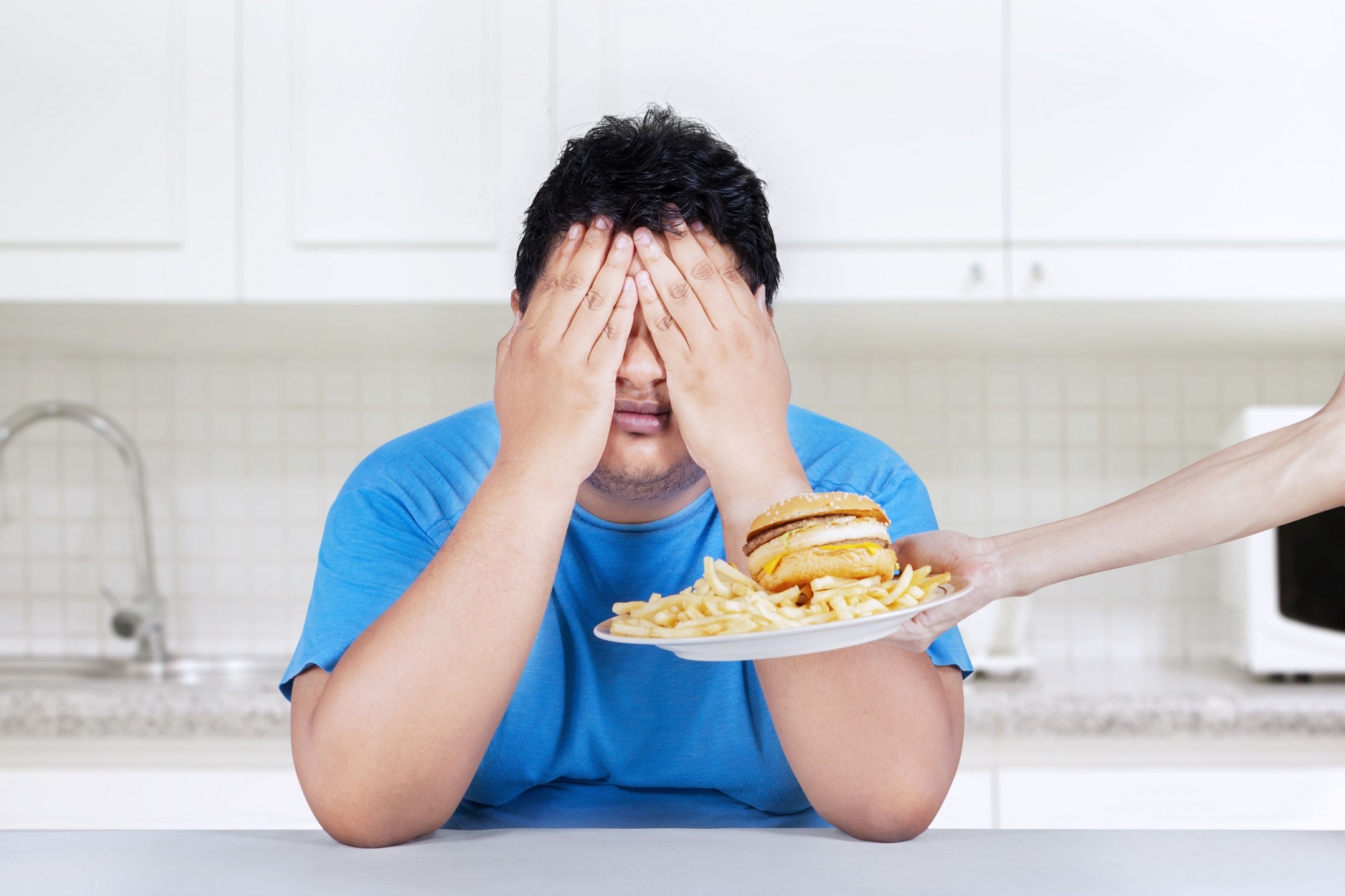 Ожирение и усталость. Отказывается от еды. Хроническое переедание. Воздержание от еды.